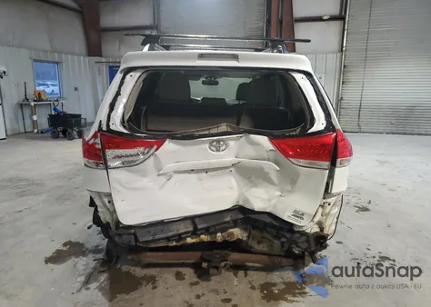 2012 Toyota Sienna Xle z USA, uszkodzony, nr VIN 5TDDK3DC4CS033084